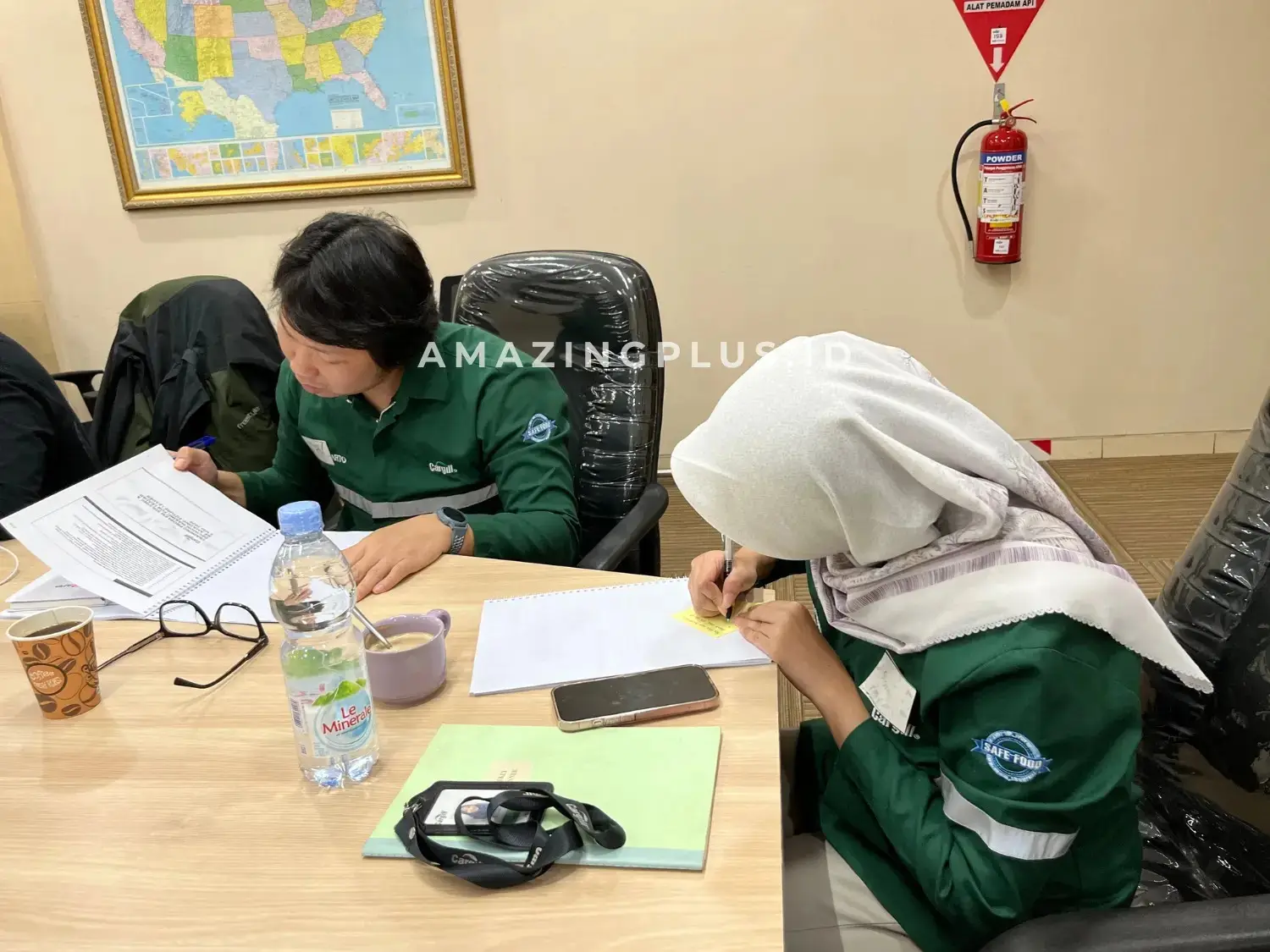 Cara Menghadapi Teman Kerja yang Tidak Suka dengan Kita